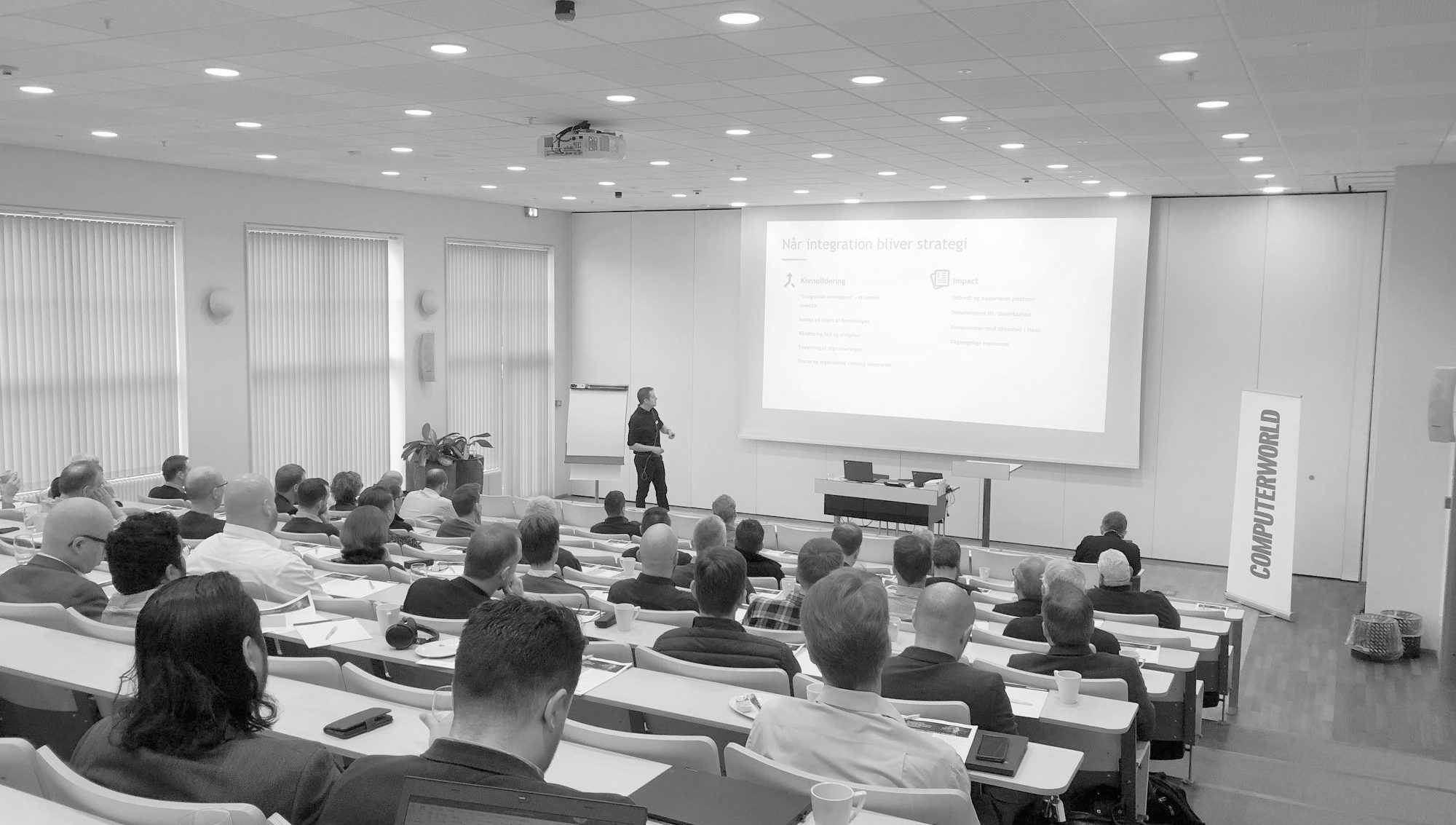 Thomas Berg holder oplæg om integration som strategi på et Computerworld-seminar
